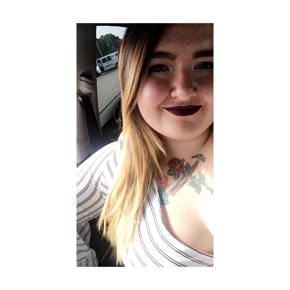 Meet your Posher, Olivia - Picture 1 of 1